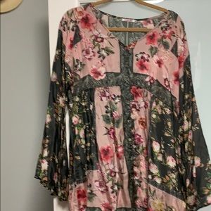 Jonny was silk tunic with bell long sleeves